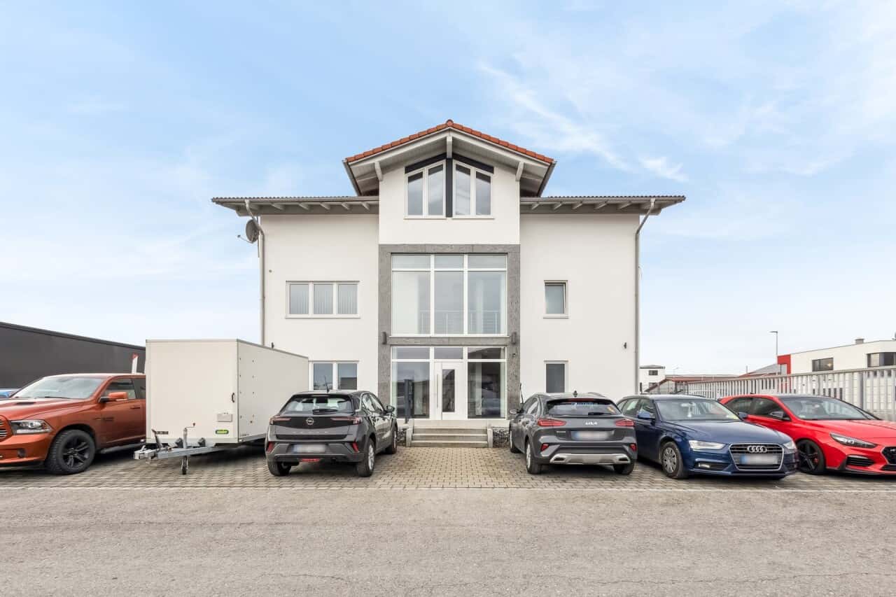 Wohn- und Geschäftshaus in Igling – Bild 1