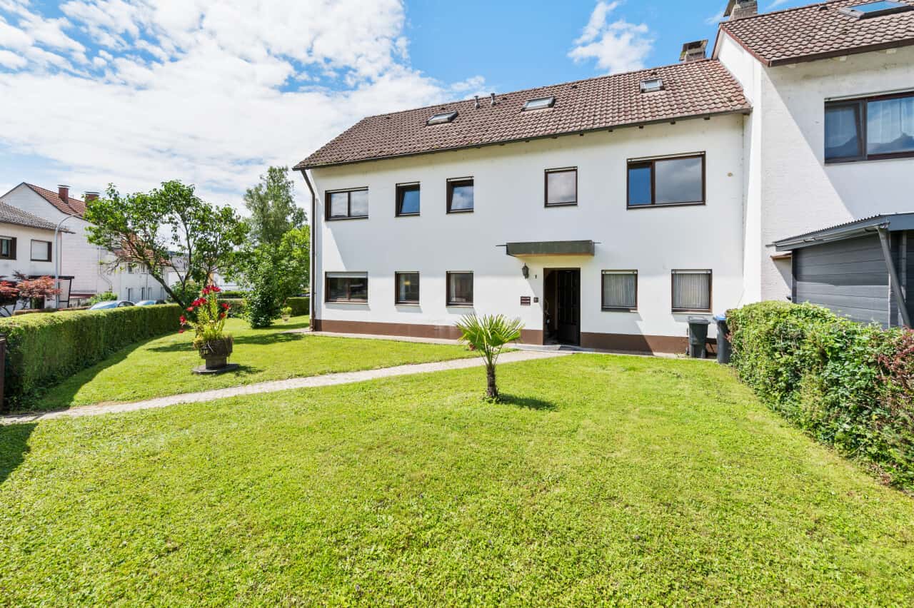 Mehrfamilienhaus in Steinen – Bild 1