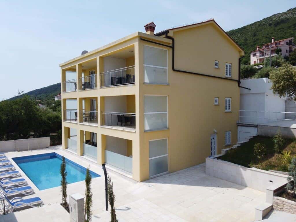 Ferienhaus in Ravni – Bild 1
