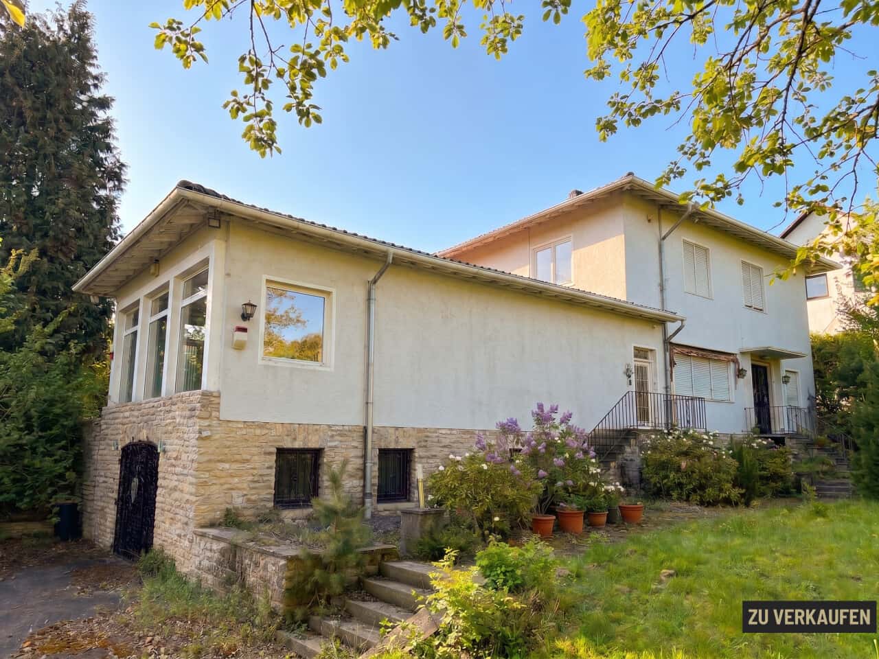 Repräsentative Villa mit genehmigtem Erweiterungspotenzial