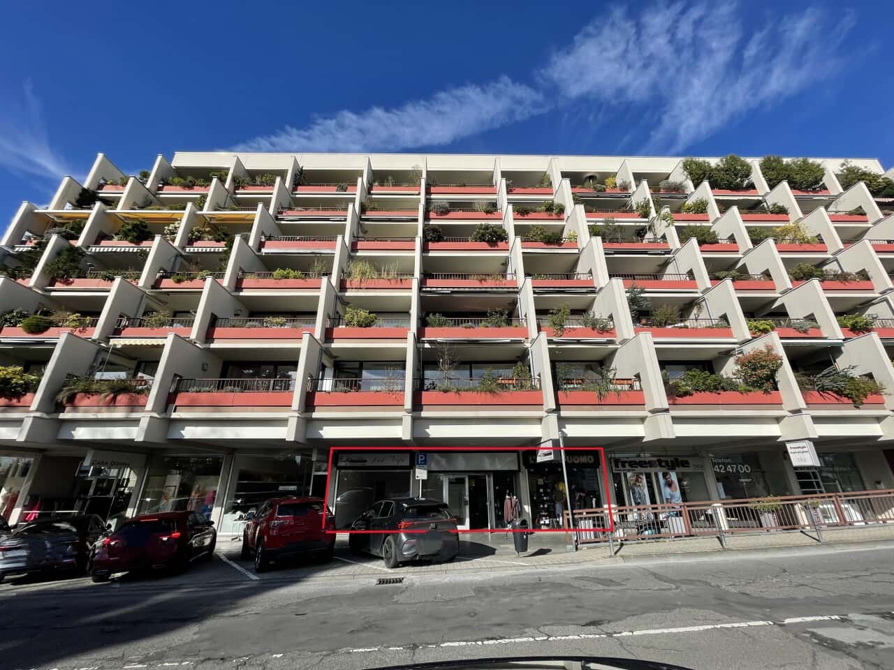 Wohn- und Geschäftshaus in Bergisch Gladbach – Bild 1