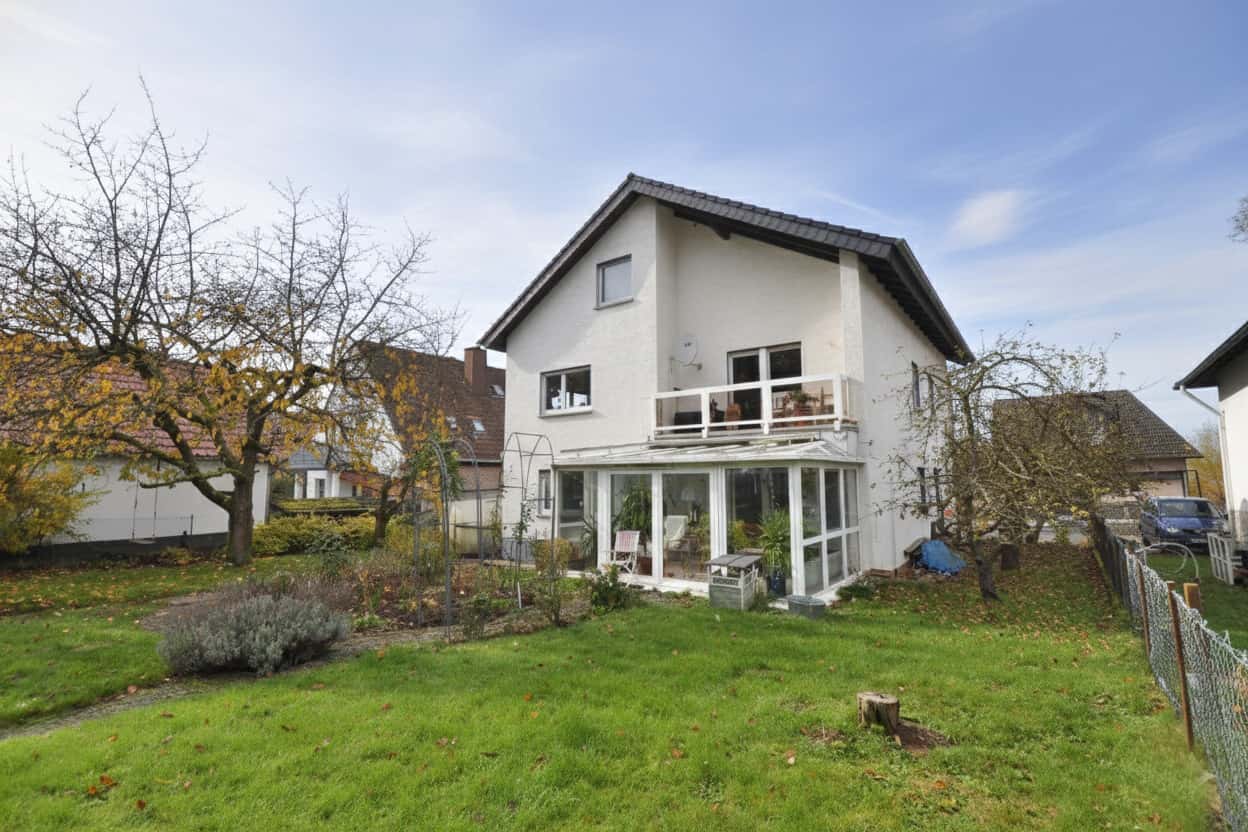 Mehrfamilienhaus in Staufenberg – Bild 1