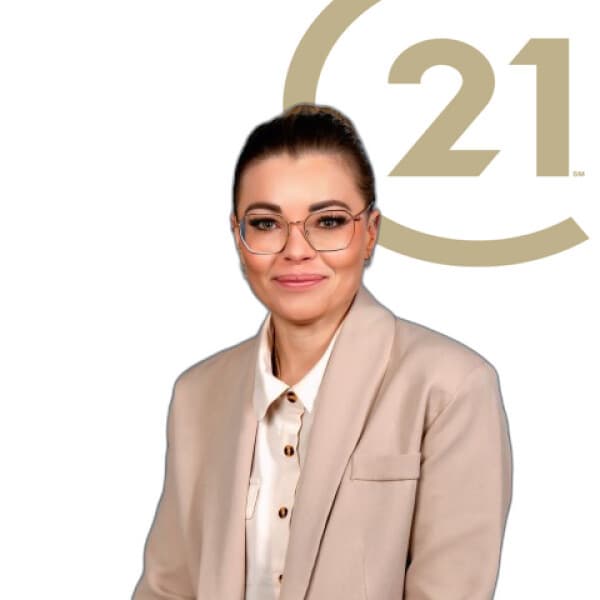 Alina Henneberg - Immobilienmakler bei CENTURY 21 Golden time Immobilien
