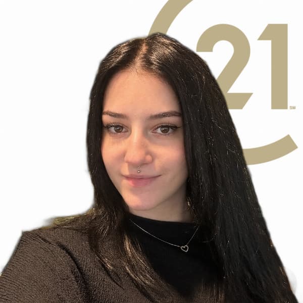 Angelina Schichtel - Immobilienmakler bei CENTURY 21 Homes & Castles