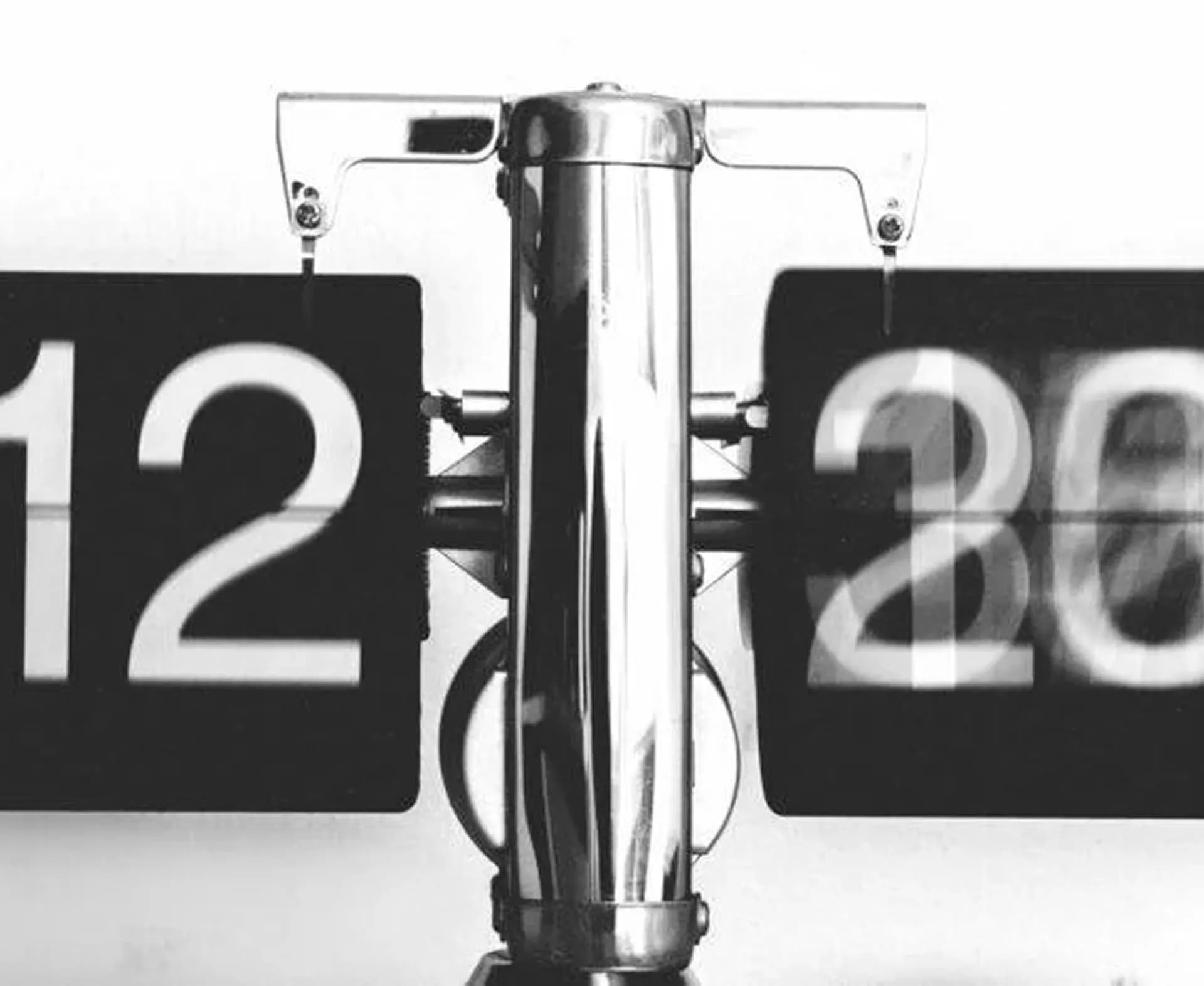 Klappzahlenuhr zum Beginn des neuen Jahrtausends
